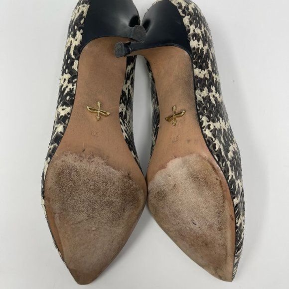 Pour La Victoire Embossed Black Cream Snake Skin Pumps - Picture 5 of 8